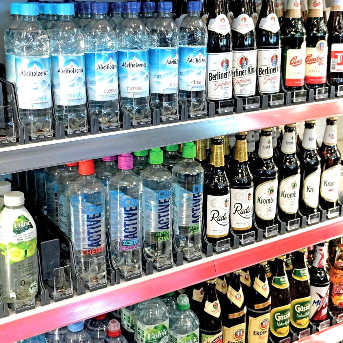 POS-T SuperVario SloMo keeping glass beverage bottles and drinks perfectly front-faced on retail shelving